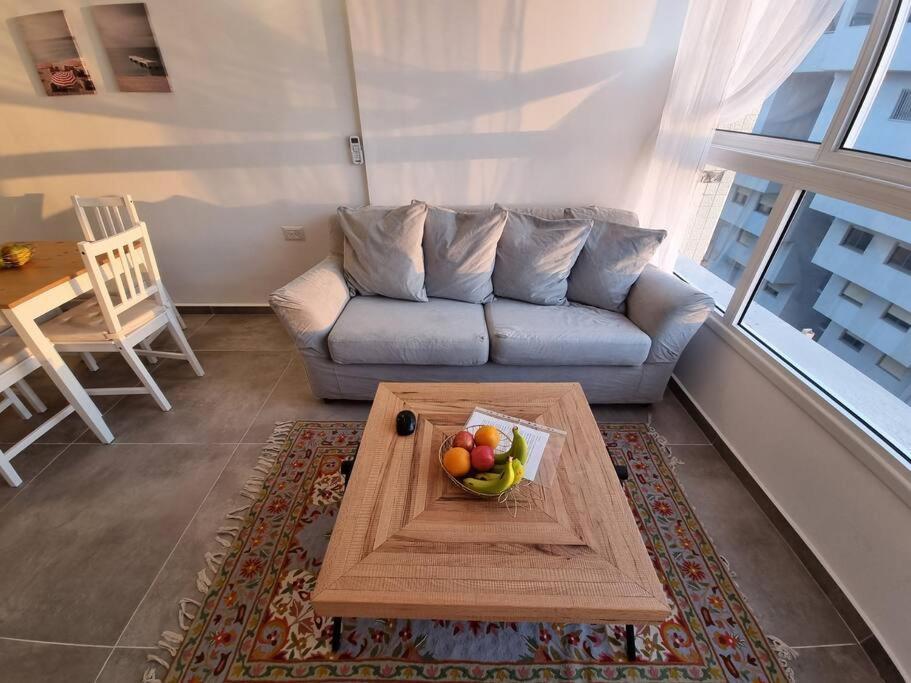 Beautiful 2-Bedroom Sea-View Apartment Нетания Экстерьер фото