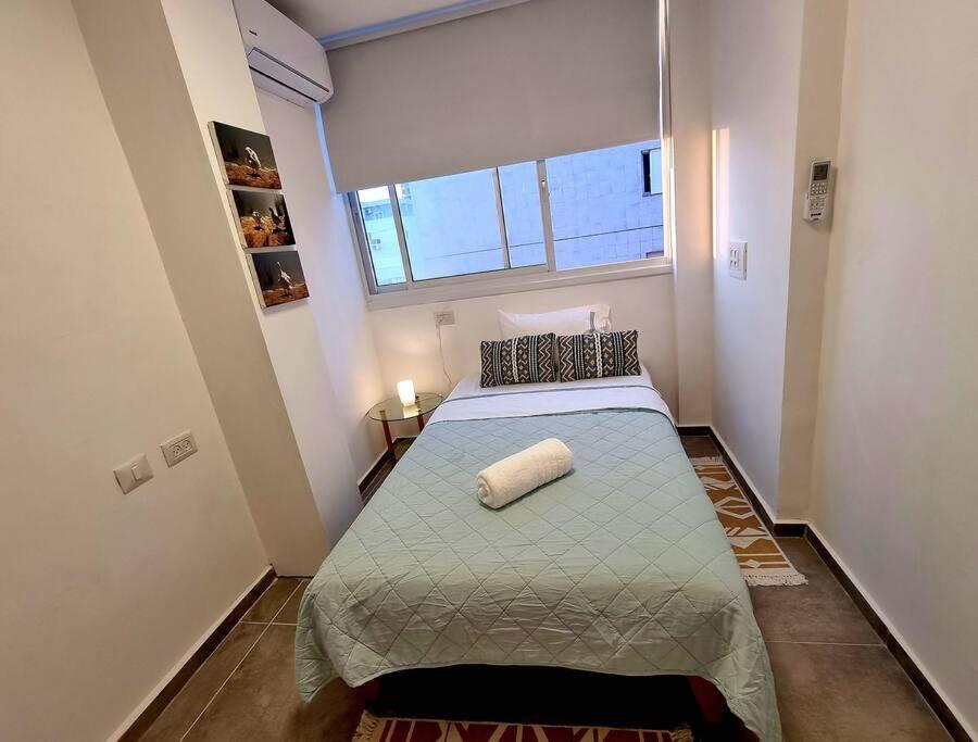 Beautiful 2-Bedroom Sea-View Apartment Нетания Экстерьер фото
