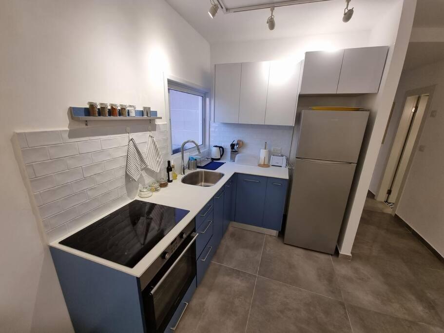 Beautiful 2-Bedroom Sea-View Apartment Нетания Экстерьер фото