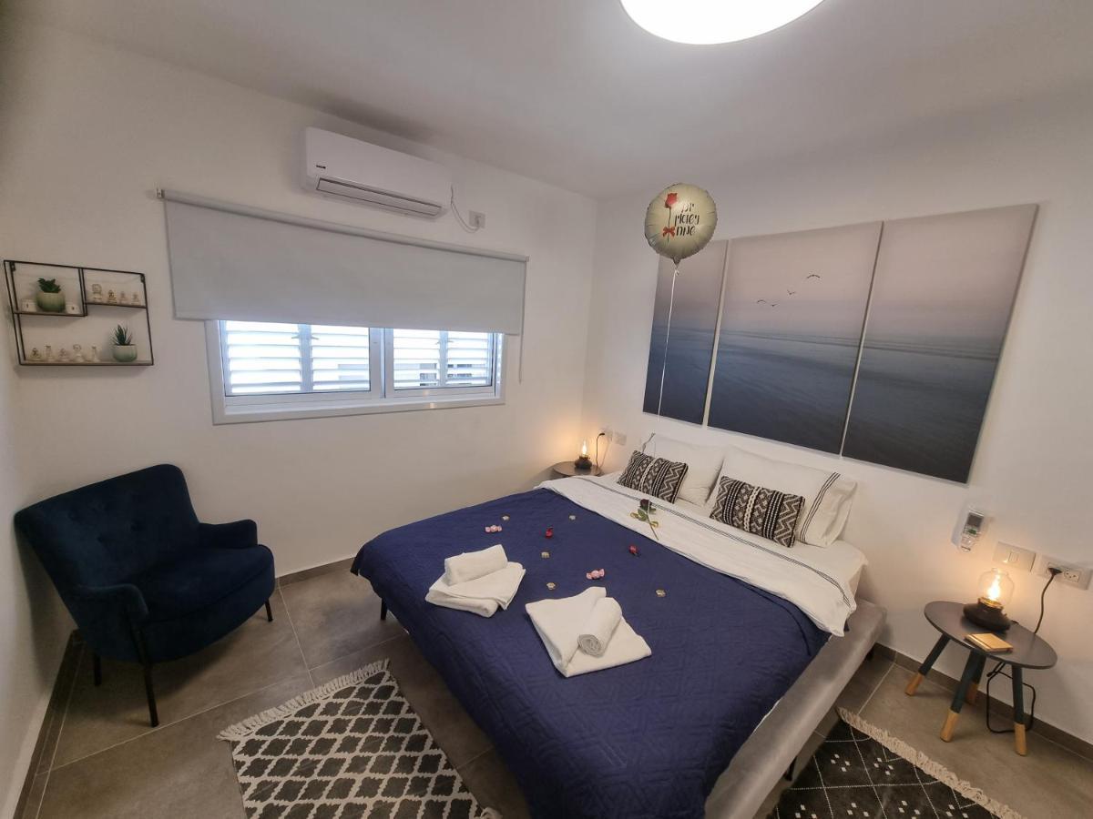 Beautiful 2-Bedroom Sea-View Apartment Нетания Экстерьер фото