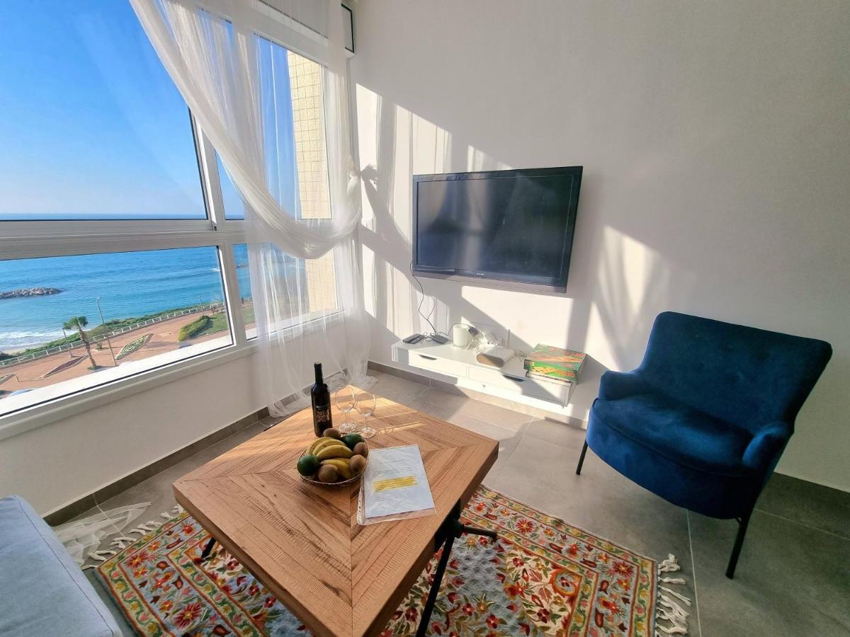Beautiful 2-Bedroom Sea-View Apartment Нетания Экстерьер фото