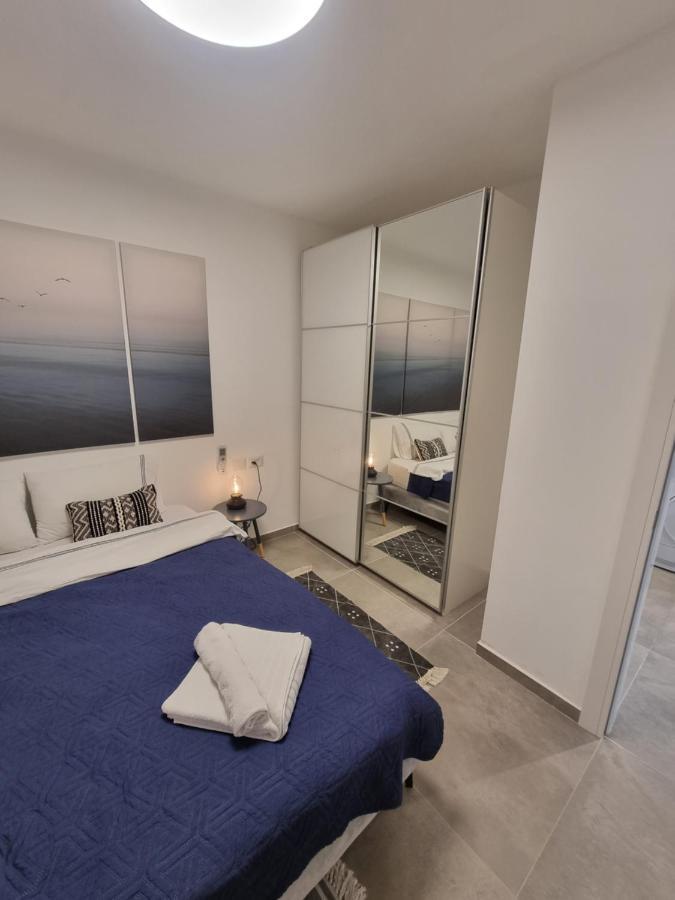 Beautiful 2-Bedroom Sea-View Apartment Нетания Экстерьер фото
